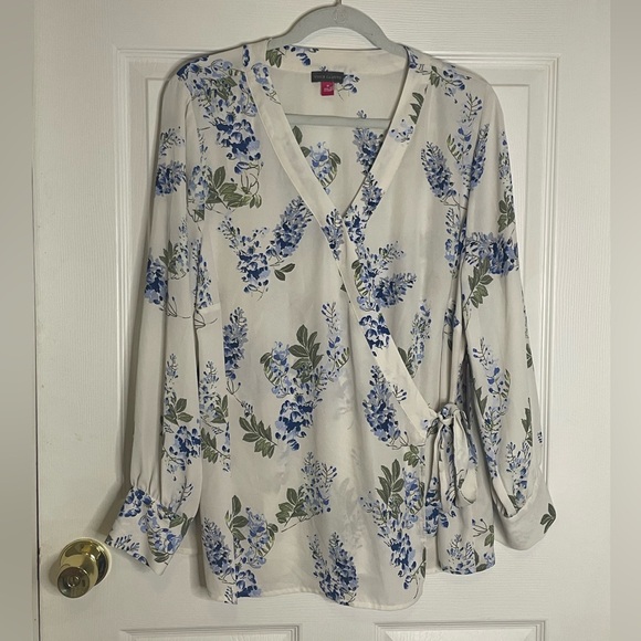 NWT VINCE CAMUTO WEEPING WILLOWS FLORAL TOP - Picture 4 of 10